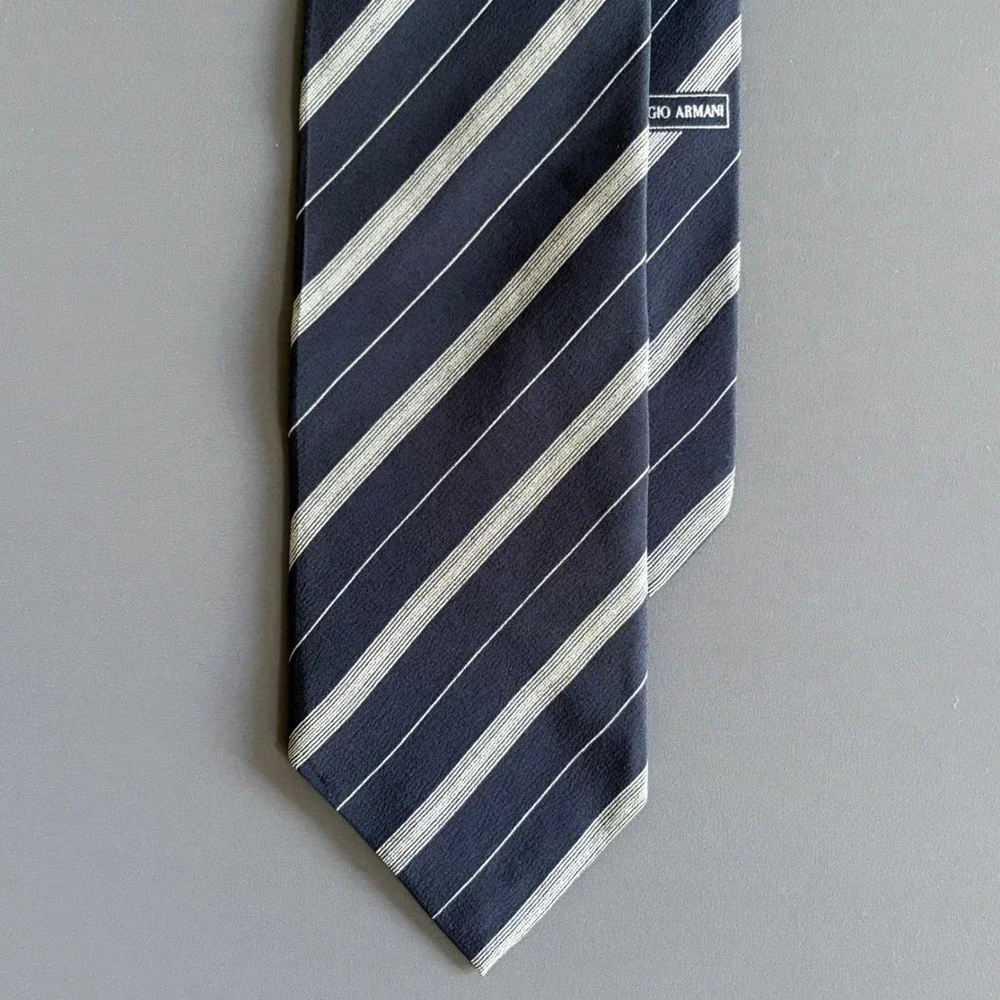 Giorgio Armani Mens Silk Necktie Navy Blue Silver Stripe Made Italy